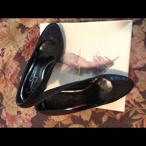 Jessica Simpson Shimmery Black and Blue Pumps